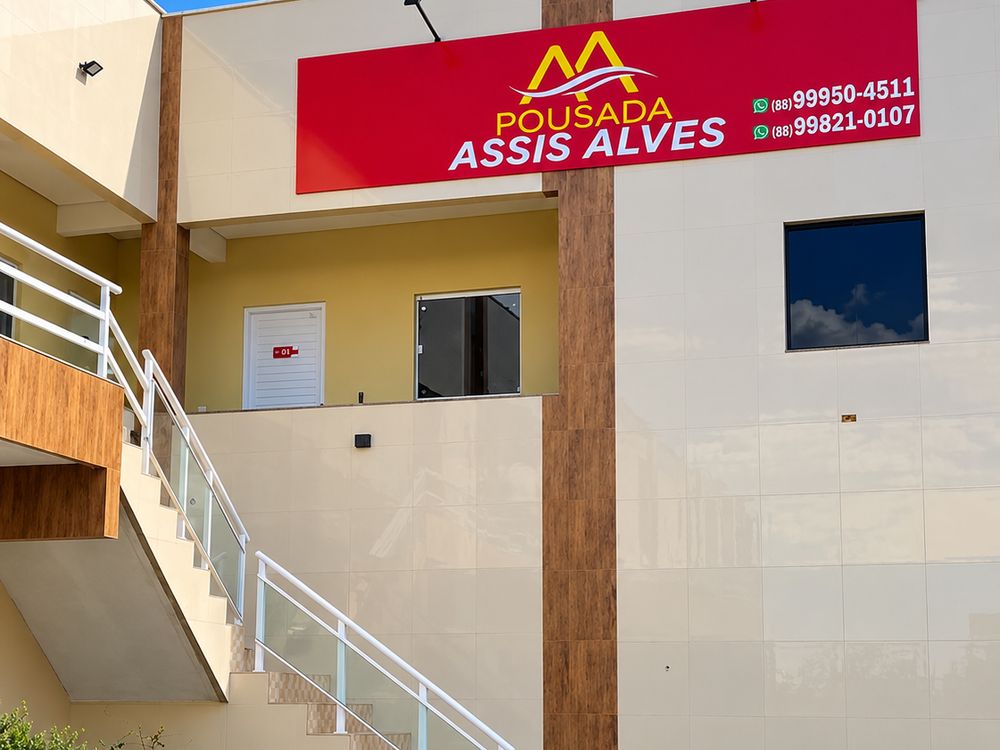 Fachada da Pousada Assis Alves